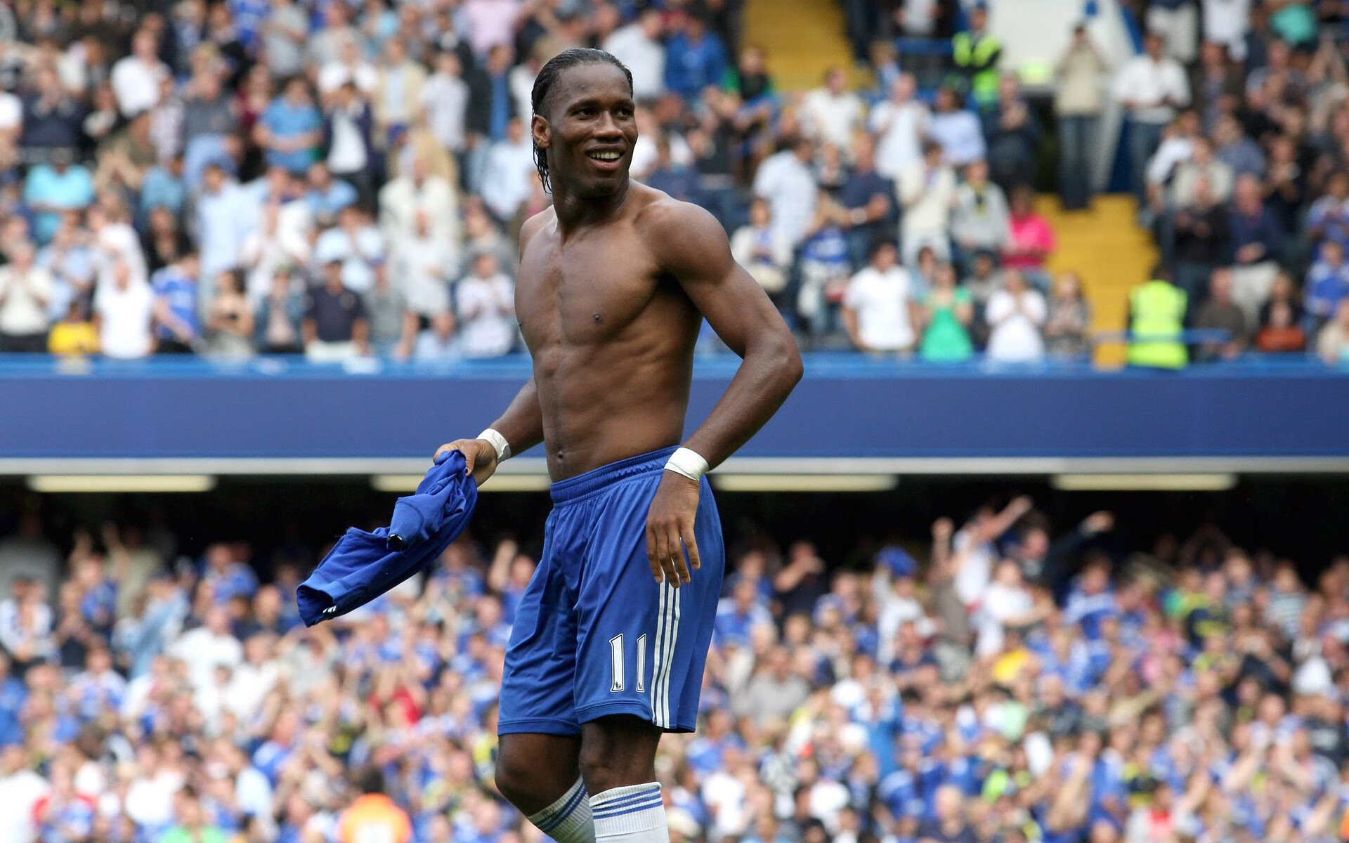 开云电竞官网入口-40岁的莫德里奇疯狂回追卡位,扼杀了罗马的反击,莫德里奇成名